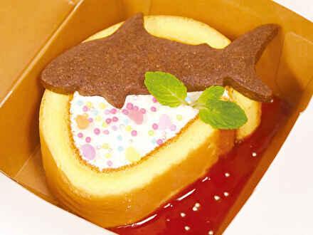 シャークとおっきなロールケーキ♪